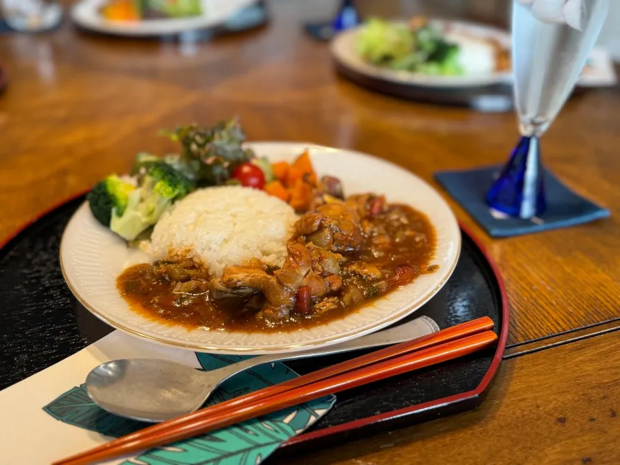 インタビューに伺った際、奥様のお手製カレーをいただきました。 とっても美味しかったです