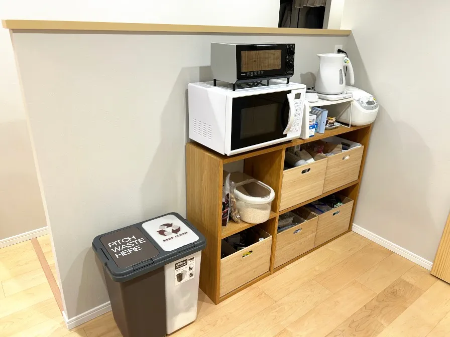 天井まであった壁を腰壁に変更し、カウンターをつけました。 カップボードの高さなども伺い、コンセントの位置も決めました